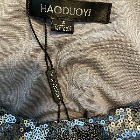 Women’s HAODUOYI Silver Sequin Crop Top with Scoop Neck Size Small - Picture 6 of 6